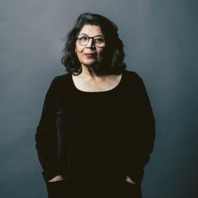 Om främmande ord och om försenade - Jila Mossaeds senaste diktsamling Om främmande ord och om försenade - Jila Mossaeds senaste diktsamling